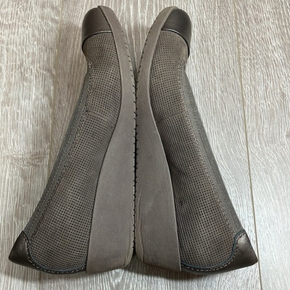 Clarks Artisan Petula Wedge Slip on Pump perforated Leather - Picture 7 of 7